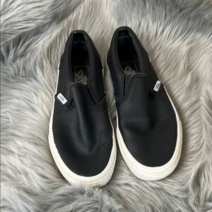 EUC Vans Black and White Slip-On Sneakers Woman's sz 8.5/Mens sz 7